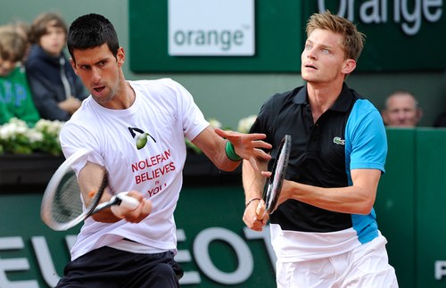 Djokovic thẳng tiến vào vòng 2